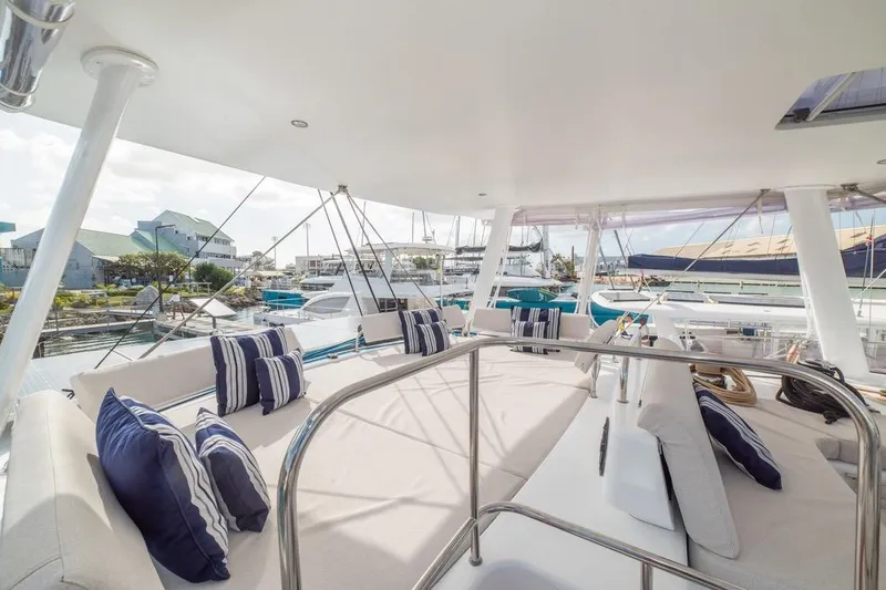  Yacht Photos Pics 2004 Leopard 62 For Sale