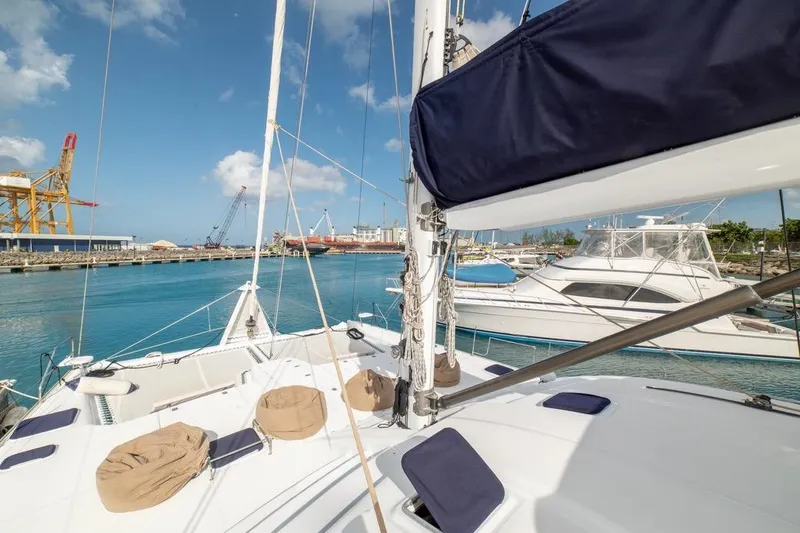  Yacht Photos Pics 2004 Leopard 62 For Sale