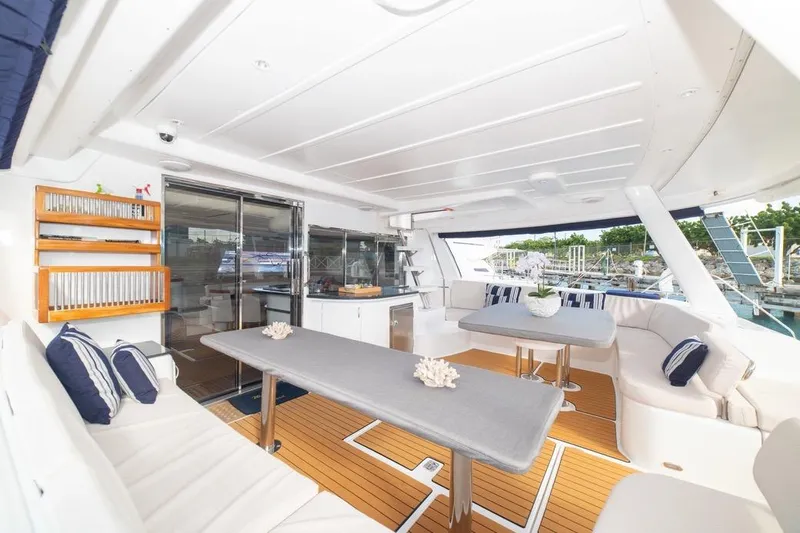  Yacht Photos Pics 2004 Leopard 62 For Sale