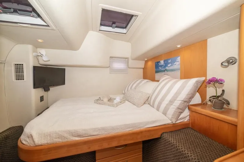  Yacht Photos Pics 2004 Leopard 62 For Sale