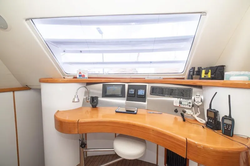  Yacht Photos Pics 2004 Leopard 62 For Sale