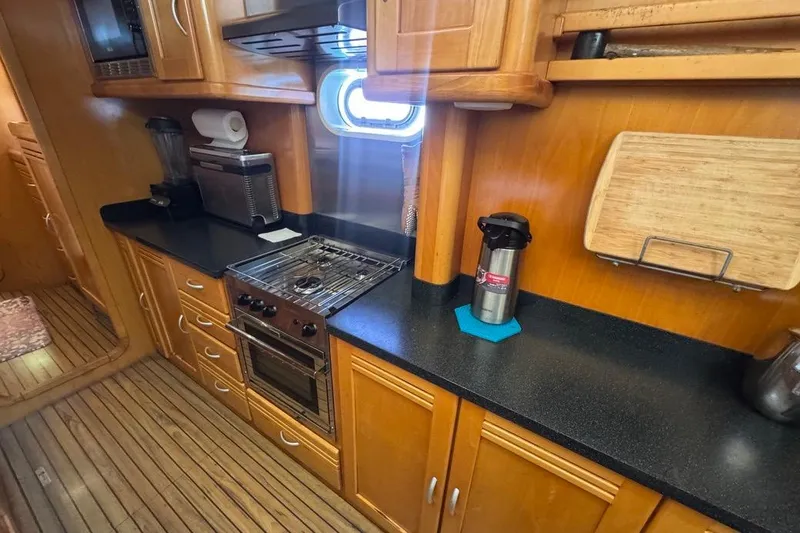  Yacht Photos Pics 2004 Leopard 62 For Sale