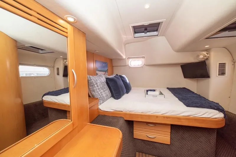  Yacht Photos Pics 2004 Leopard 62 For Sale