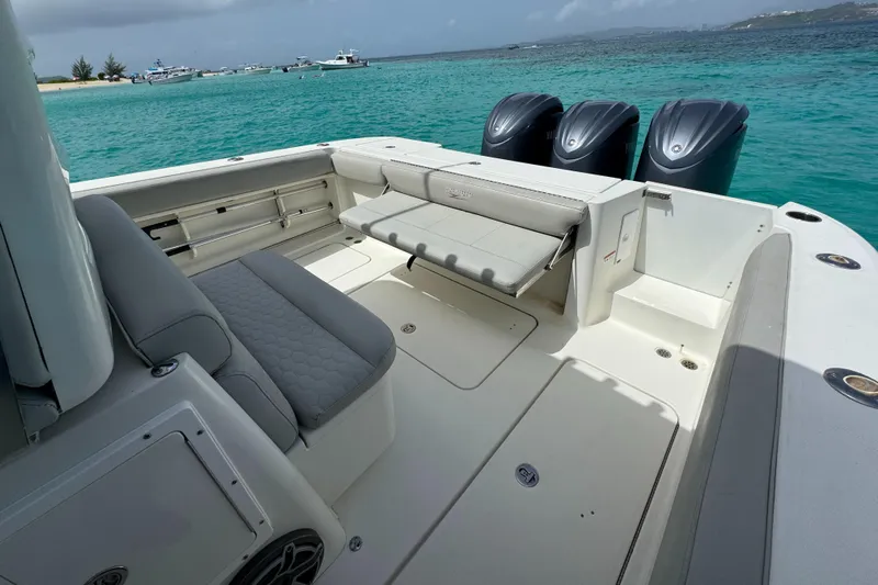  Yacht Photos Pics 2009 Hydra-Sports 3500 VX boat interior with seating, ocean view, and triple outboard engines.