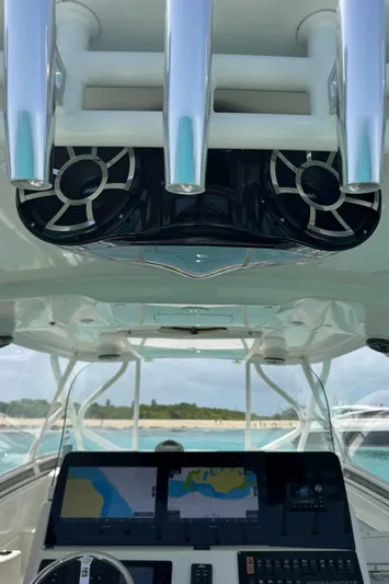  Yacht Photos Pics 2009 Hydra-Sports 3500 VX boat cockpit with advanced navigation system and overhead speakers.