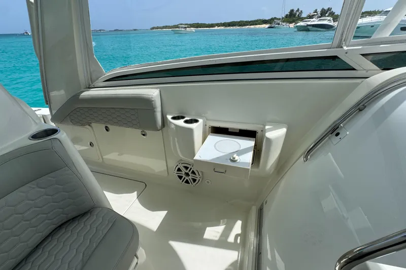  Yacht Photos Pics Interior of a 2009 Hydra-Sports 3500 VX boat with seating and ocean view.
