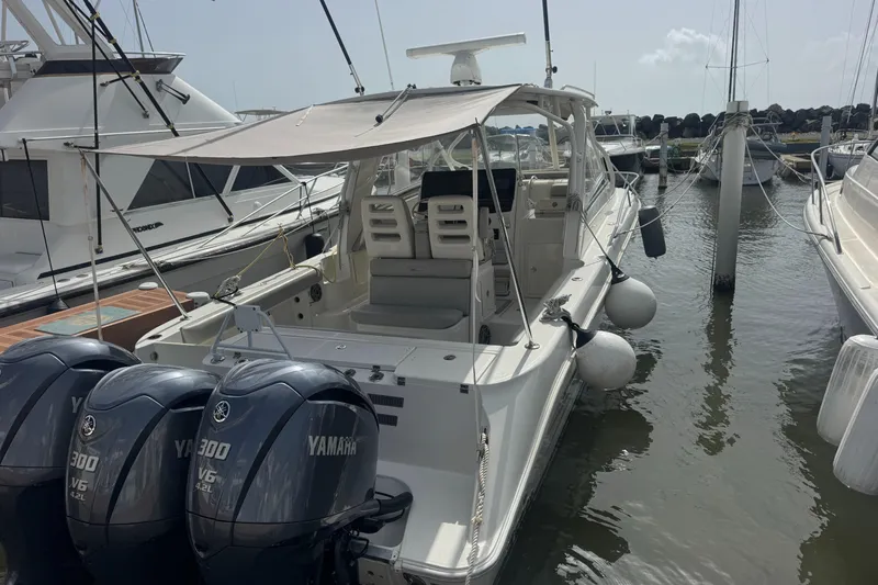  Yacht Photos Pics 2009 Hydra-Sports 3500 VX boat docked with triple Yamaha 300 engines.