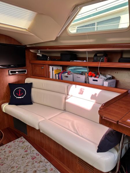 2012 Hunter 45 Deck Salon