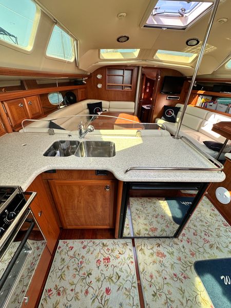 2012 Hunter 45 Deck Salon