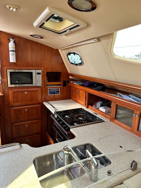 2012 Hunter 45 Deck Salon