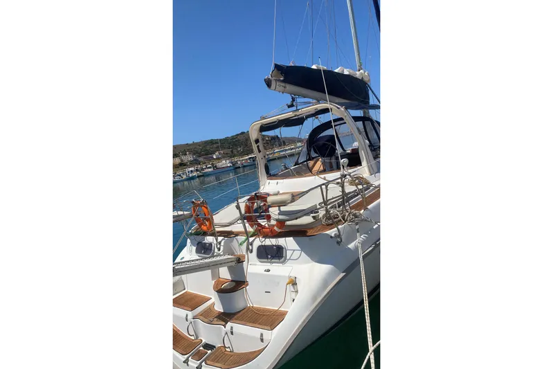  Yacht Photos Pics Sailboat Hunter 45 Center Cockpit 2000 docked in a sunny marina.