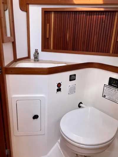 Mon Alisa Yacht Photos Pics 2004 Sabre 36 Sedan yacht bathroom with wood accents and modern fixtures.