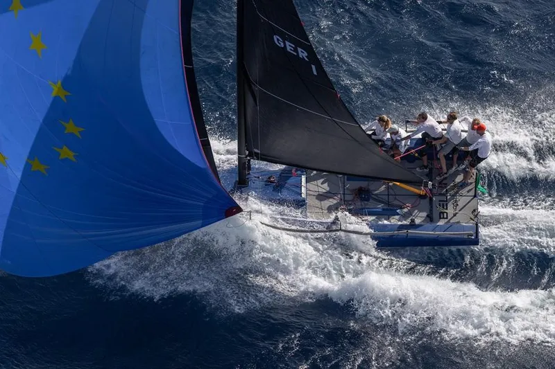 Bellini Yacht Photos Pics 