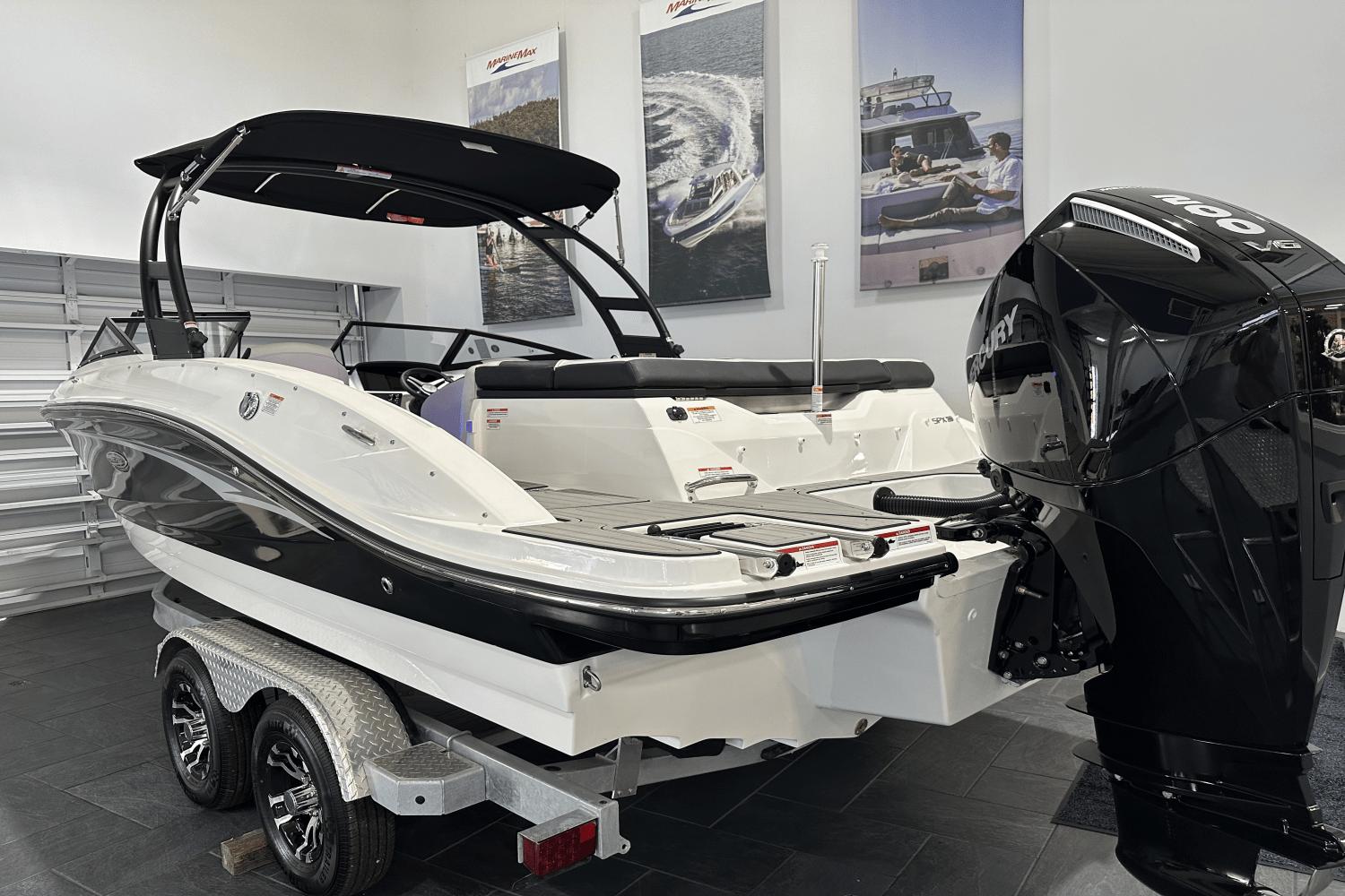 2024 Sea Ray SPX 210 Outboard Runabout for sale - YachtWorld