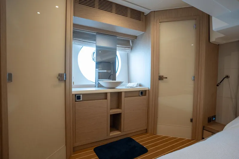 Sweet Avenue Yacht Photos Pics 