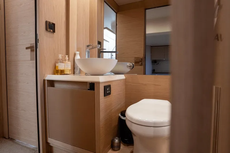 Sweet Avenue Yacht Photos Pics 