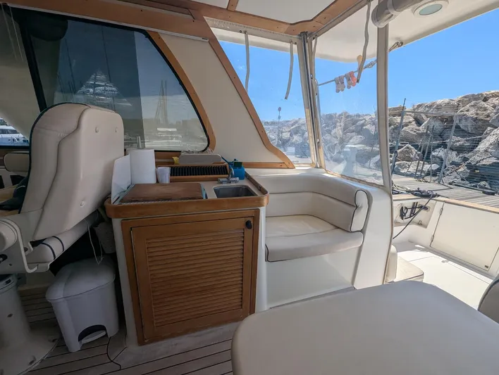 Mayero Yacht Photos Pics Sabre 42 Express upper dinette detail