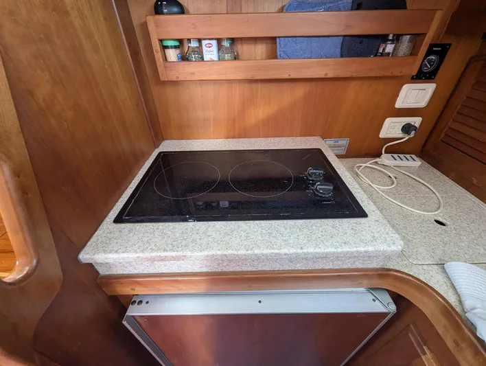 Mayero Yacht Photos Pics Sabre 42 Express galley cooktop