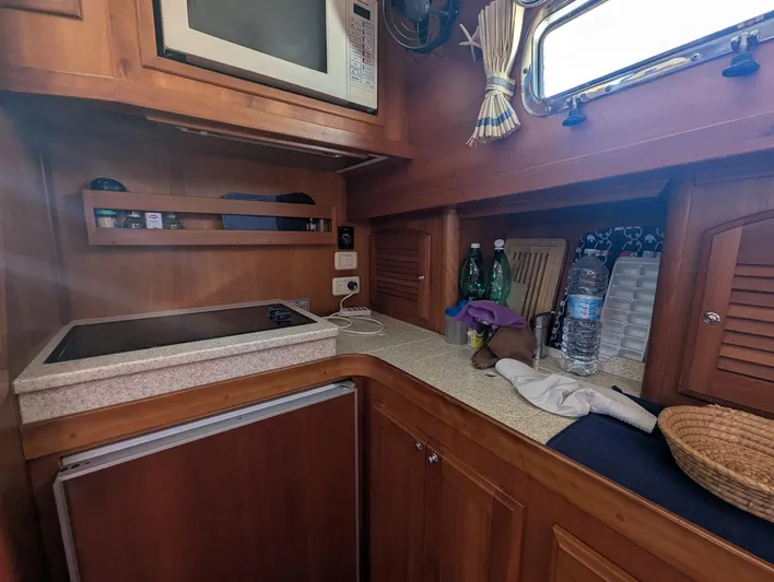 Mayero Yacht Photos Pics Sabre 42 Express galley