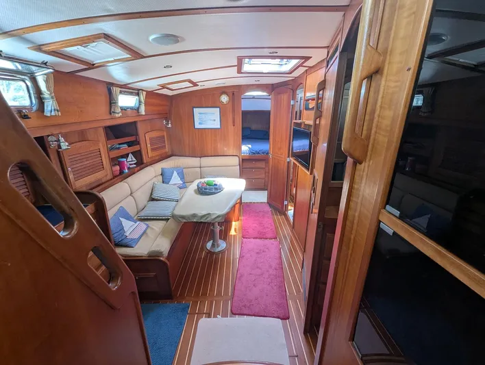 Mayero Yacht Photos Pics Sabre 42 Express lower salon