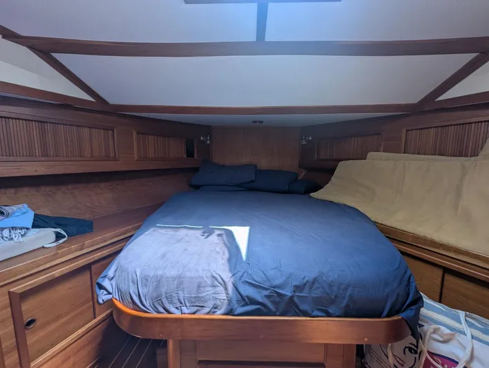 Mayero Yacht Photos Pics Sabre 42 Express owner's cabin