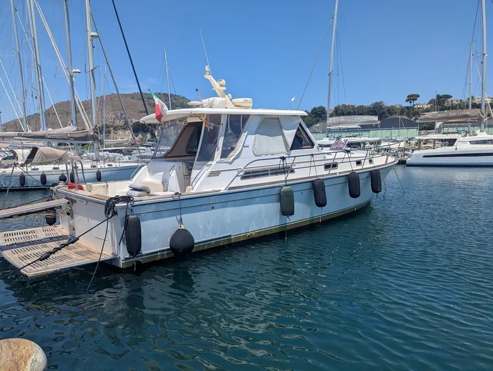 Mayero Yacht Photos Pics Sabre 42 Express aft profile