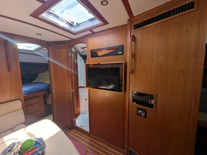 Mayero Yacht Photos Pics Sabre 42 Express dinette detail