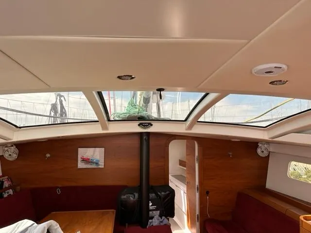 Kiwi Spirit II Yacht Photos Pics Salon Looking Forward