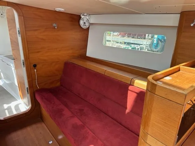 Kiwi Spirit II Yacht Photos Pics Salon Starboard Looking Forward