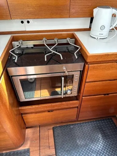 Kiwi Spirit II Yacht Photos Pics Galley Stove with Oven