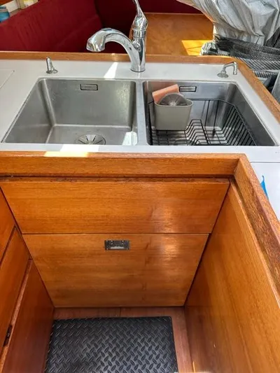 Kiwi Spirit II Yacht Photos Pics Galley Double Sink
