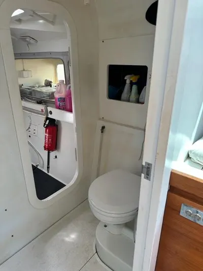 Kiwi Spirit II Yacht Photos Pics Aft Head