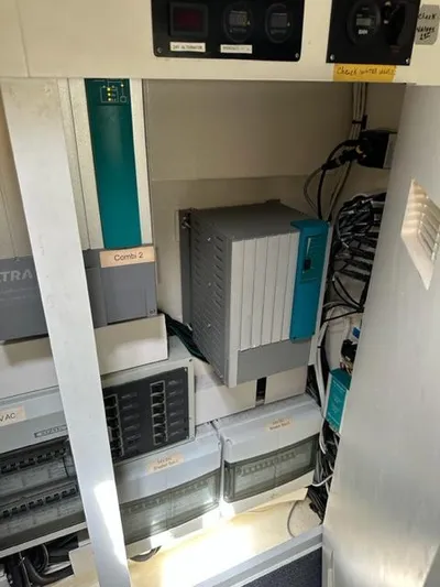 Kiwi Spirit II Yacht Photos Pics Inverter Battery Charger