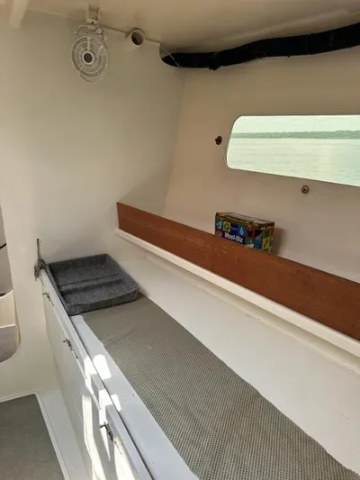 Kiwi Spirit II Yacht Photos Pics Forward Cabin Shelf