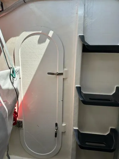 Kiwi Spirit II Yacht Photos Pics Forepeak Access