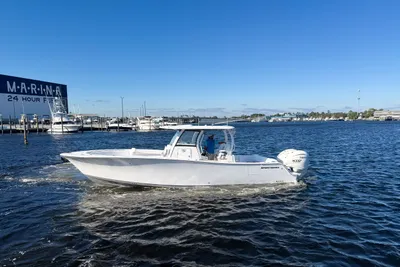 Sportsman Heritage 321 Center Console