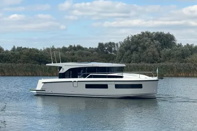 2025 Delphia Yachts 11 Sedan