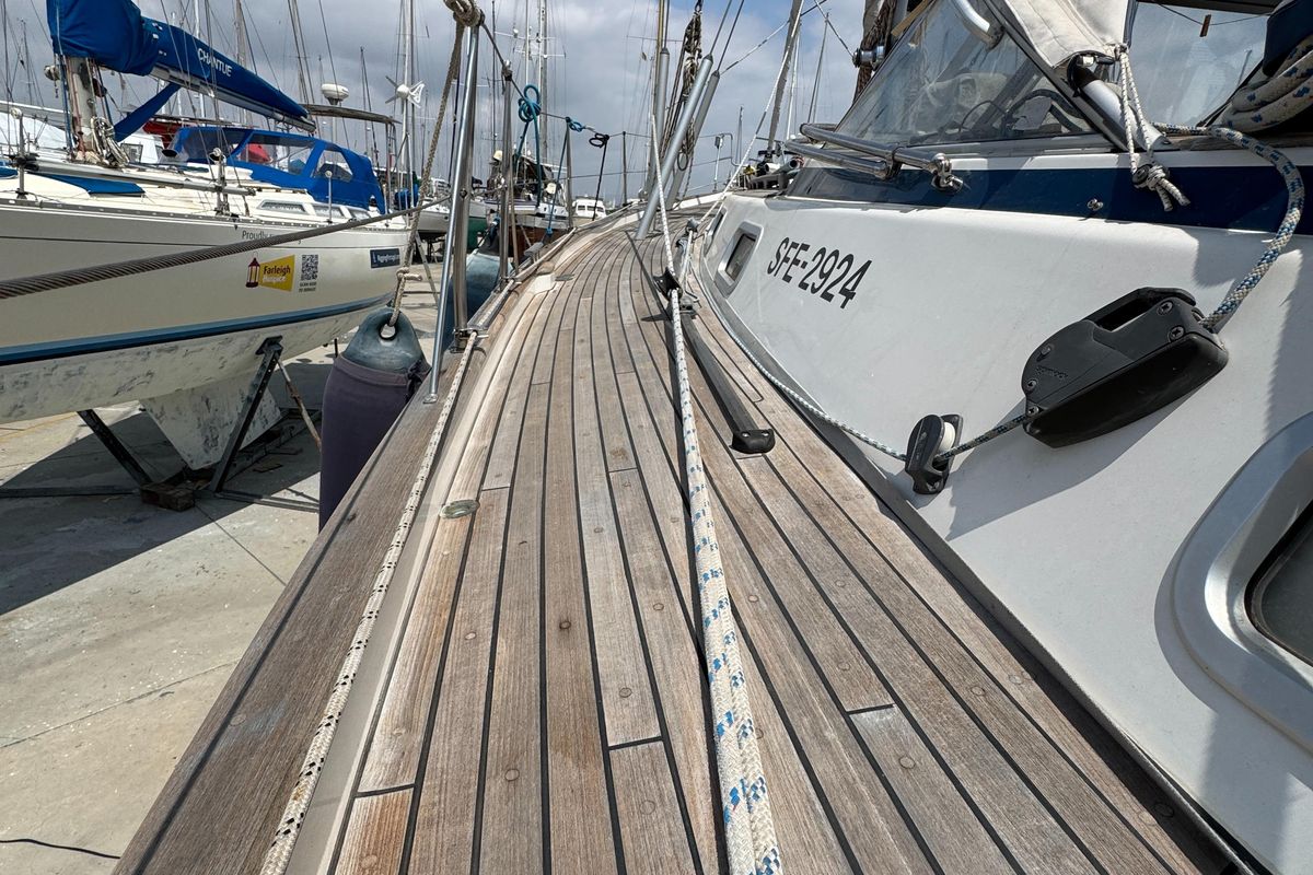 2004 Hallberg-Rassy 48 