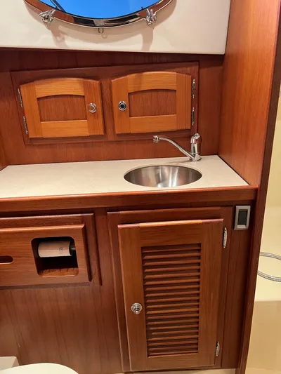 Texas Yacht Photos Pics San Juan 40 FB bathroom