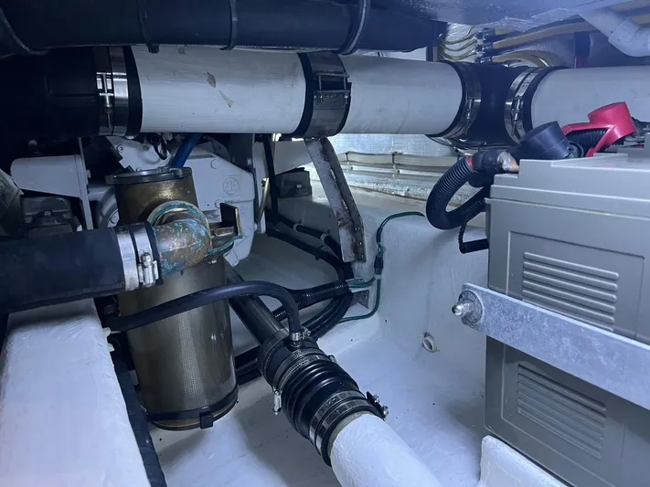 Texas Yacht Photos Pics San Juan 40 FB engine room