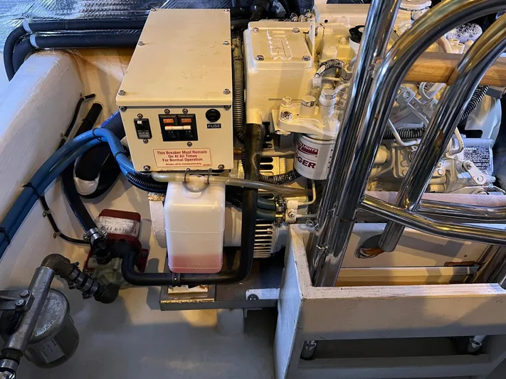 Texas Yacht Photos Pics San Juan 40 FB engine room