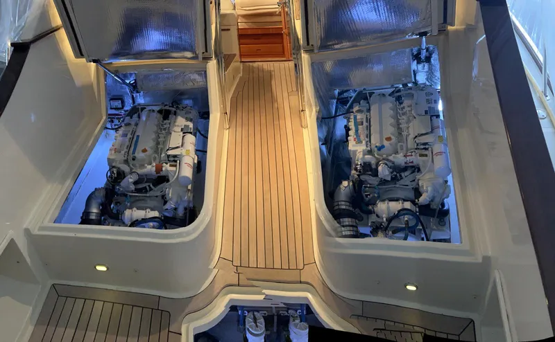 Texas Yacht Photos Pics San Juan 40 FB engine room