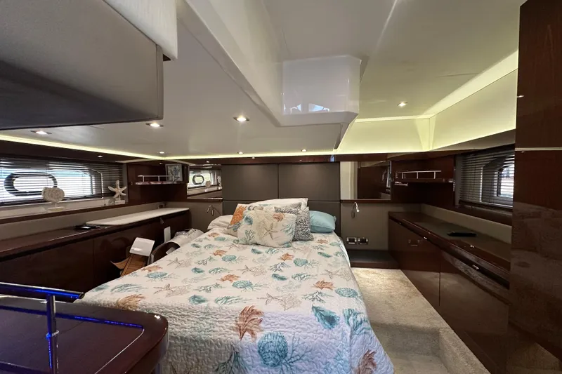  Yacht Photos Pics Luxurious 2017 Sea Ray Fly 460 yacht interior with elegant bedroom design.