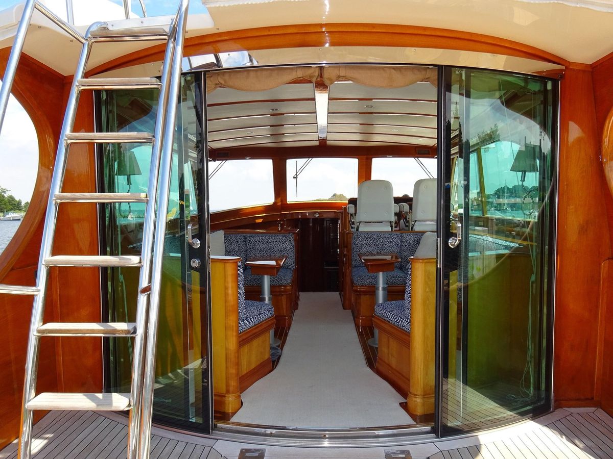 2006 Hinckley 55 