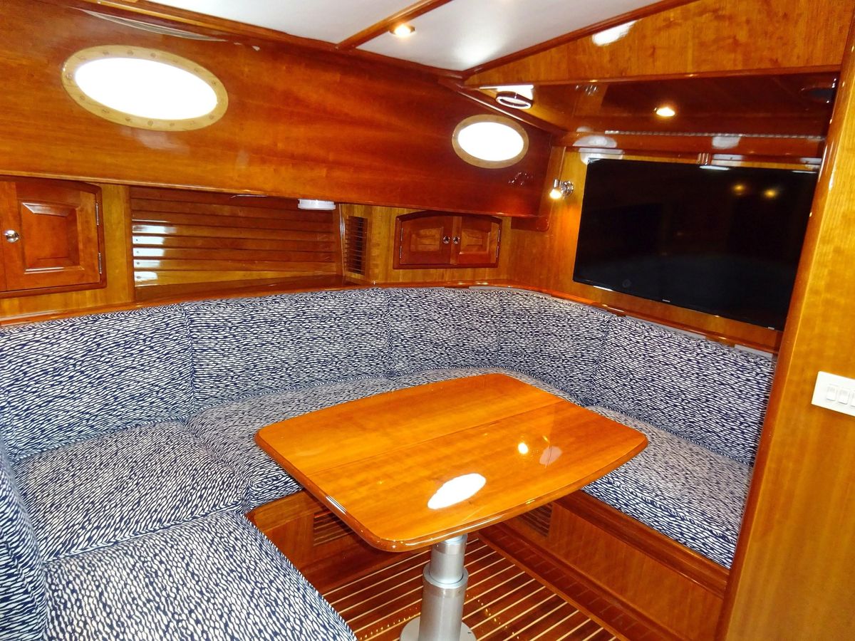 2006 Hinckley 55 