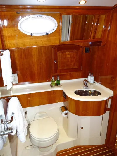 Five Star Yacht Photos Pics Master Head