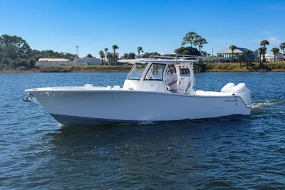 Sportsman Heritage 321 Center Console