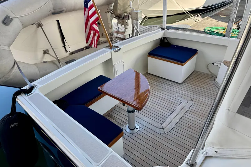 Tui Yacht Photos Pics 2005 Back Cove 29 boat interior with seating, table, and American flag.