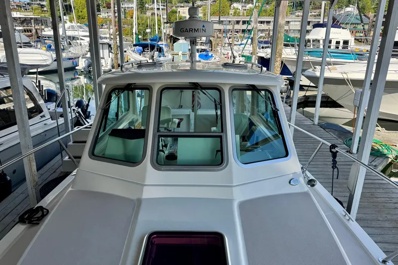 Tui Yacht Photos Pics 2005 Back Cove 29 boat docked in a marina, featuring a Garmin radar.