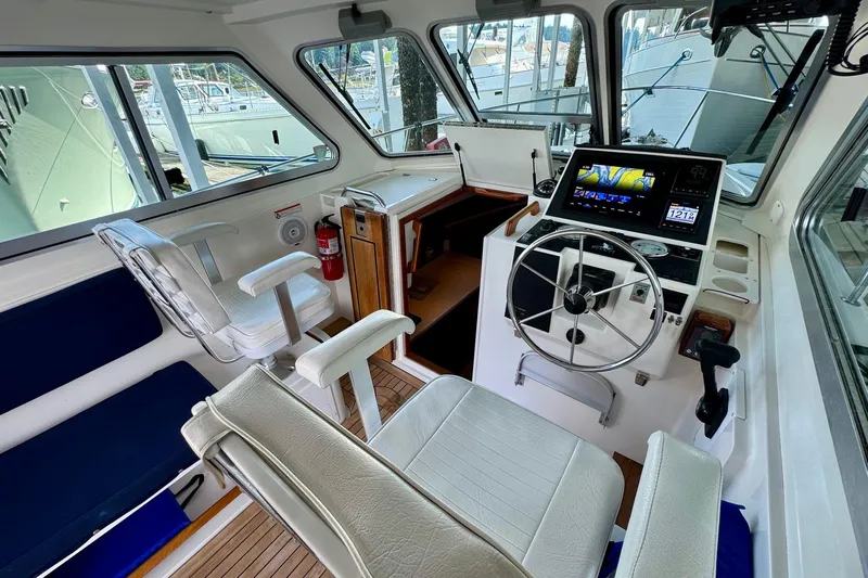 Tui Yacht Photos Pics 2005 Back Cove 29 boat interior with helm, seating, and navigation equipment.
